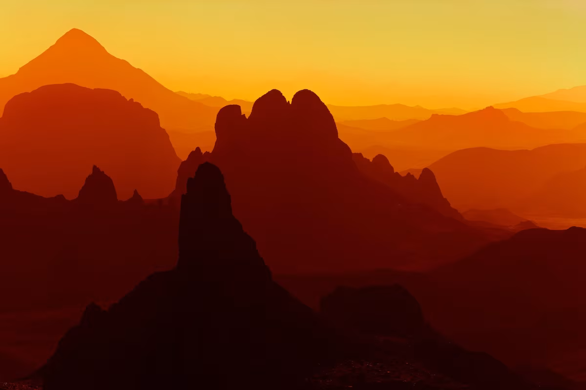 Hiking in Taessa and Atakor, the heart of the Hoggar