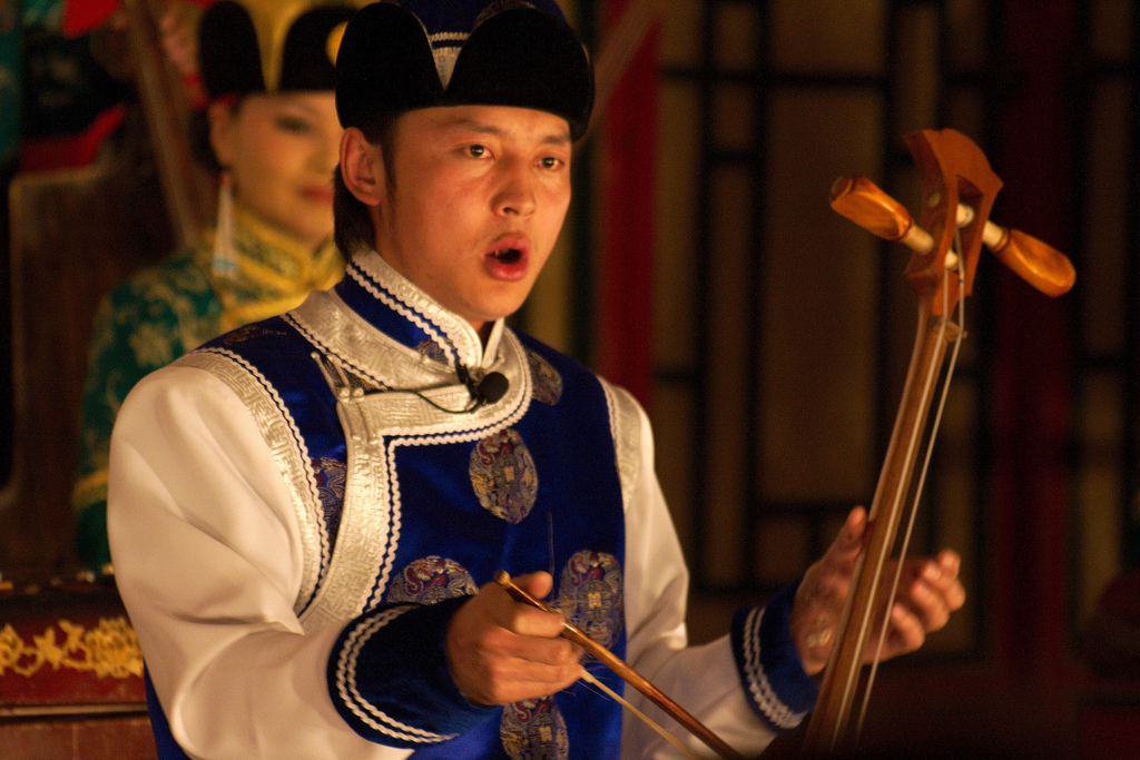 Throat singing. Горловое пение бурятов. Тувинское горловое пение. Монгольское пение. Монгольское горловое пение.