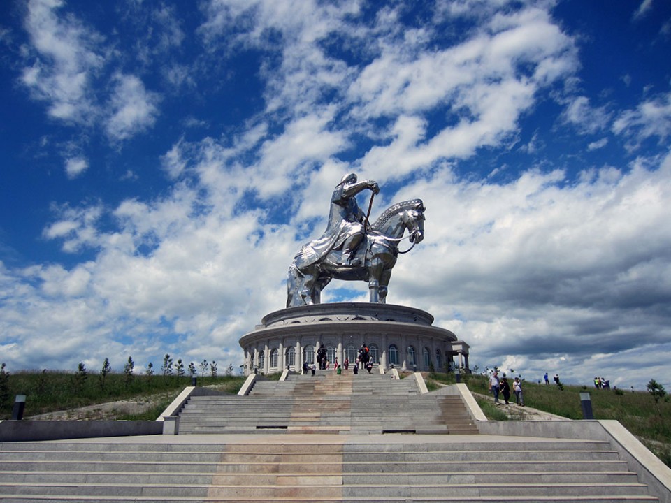 What to do around the Genghis Khan equestrian Statue ? - Horseback Mongolia